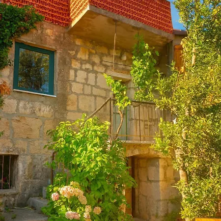 Sun And Stone Chalet *
